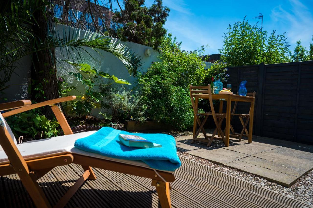 Birdsong & Pine: Parking & Garden Lägenhet Worthing Exteriör bild